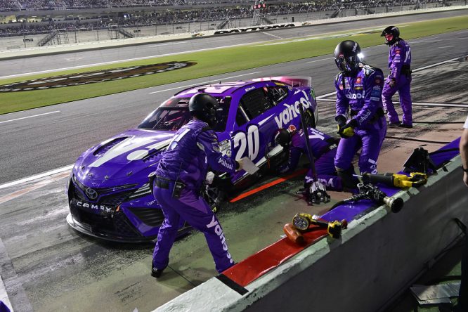 JGR swaps pit crews for Bell and Ty Gibbs