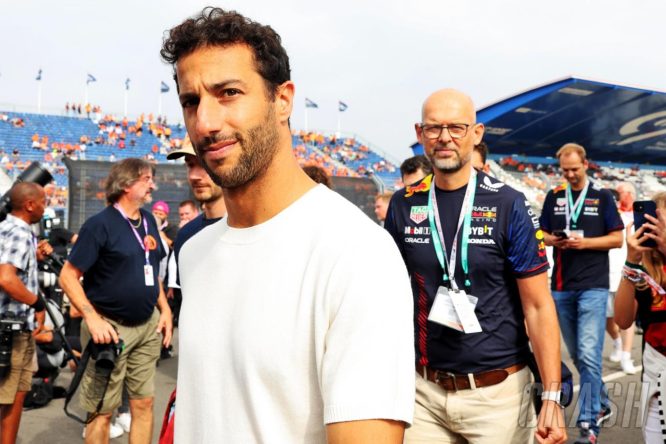 Bad news for Daniel Ricciardo? “Fracture more complicated than expected”