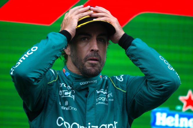 Alonso accused of animal killing after LIZARD invasion in Singapore