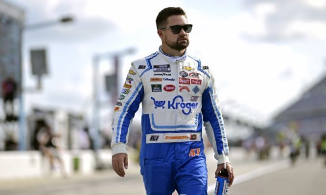 Stenhouse &#039;mentally prepared&#039; for Playoff return after years away