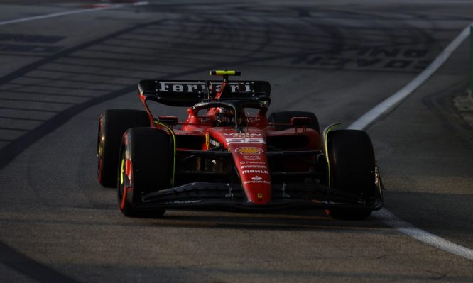 Sainz keeps Ferrari on top in final Singapore practice