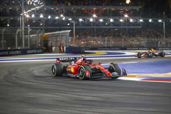 Ferrari ahead, Red Bulls struggle in second Singapore GP practice