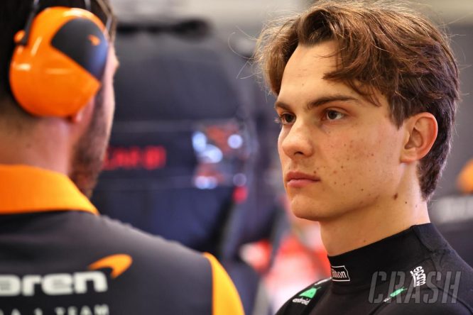 Piastri pens new long-term contract to commit F1 future to McLaren