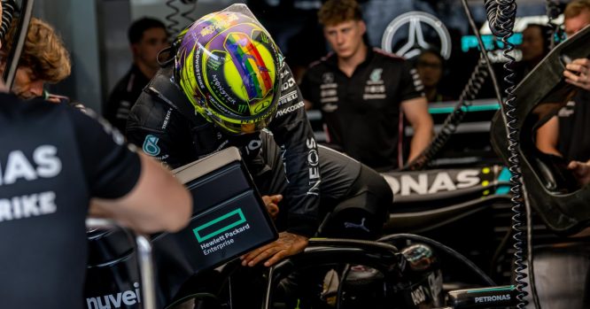 Mercedes issued warning by Hamilton over &#8216;worrying&#8217; trend