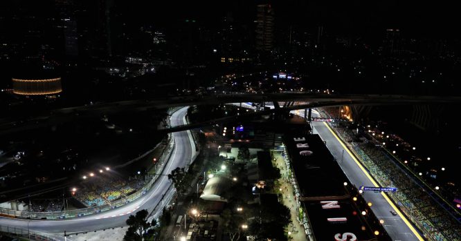 How late does 2023 F1 Singapore Grand Prix qualifying start?