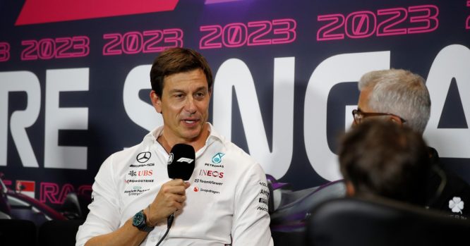Mercedes&#8217; &#8216;bold&#8217; Singapore strategy call has Wolff impressed