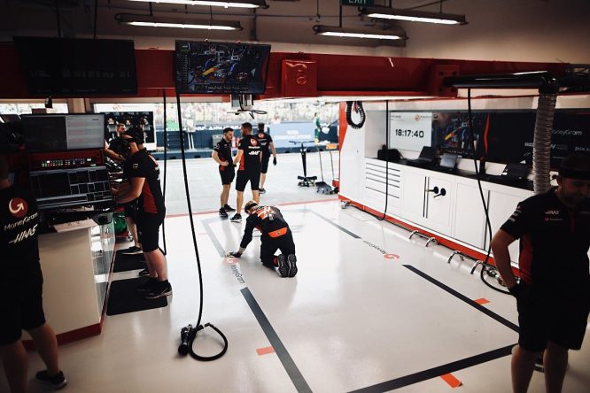Haas revamps F1 garage to help mechanics