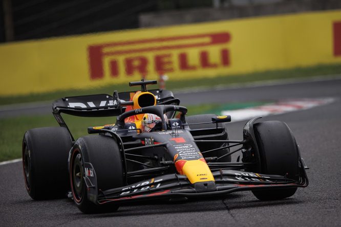 Verstappen explains &quot;tight&quot; McLaren battle into F1 Japanese GP first corner