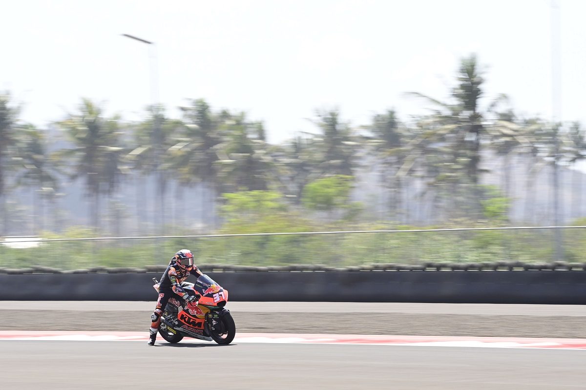 Acosta eases to Indonesian Moto2 win ahead of Canet