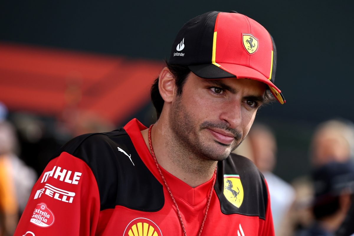 Carlos Sainz&#8217;s Positive Outlook: Ferrari Contract Talks Will Be Seamless