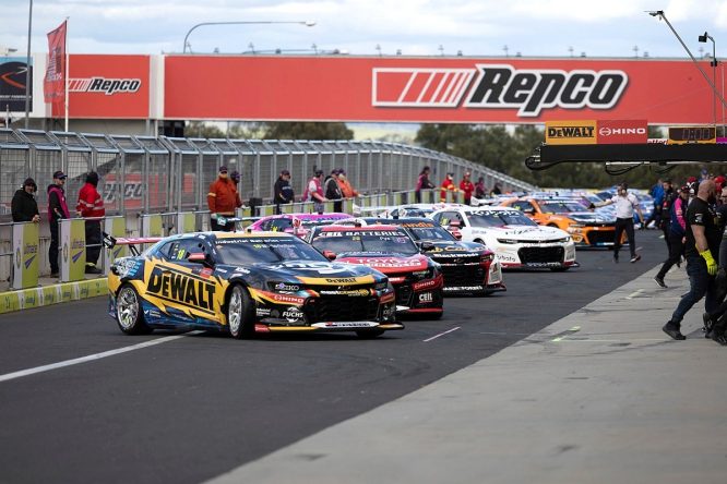 Supercars commits to &#8216;live&#8217; pitlane concept