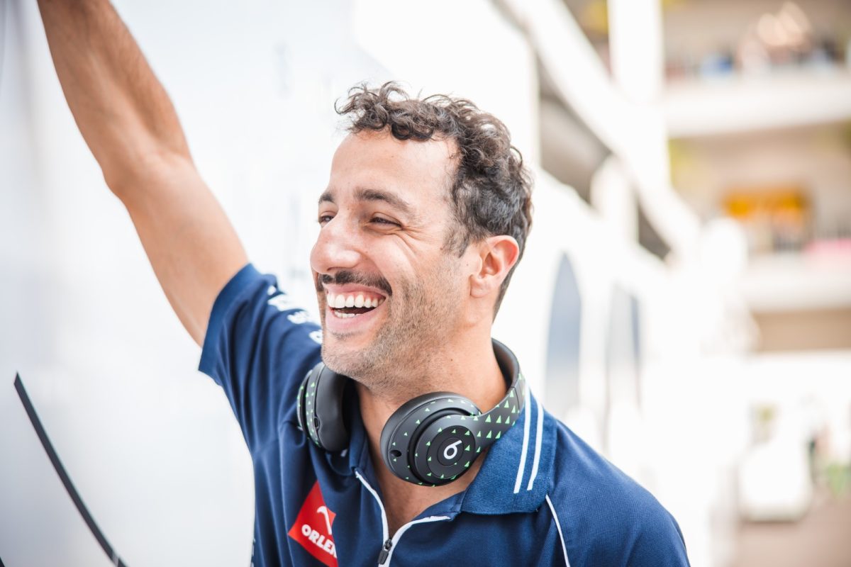 Ricciardo&#8217;s Remarkable Feat: Embracing the Challenge of Close-quarters Racing