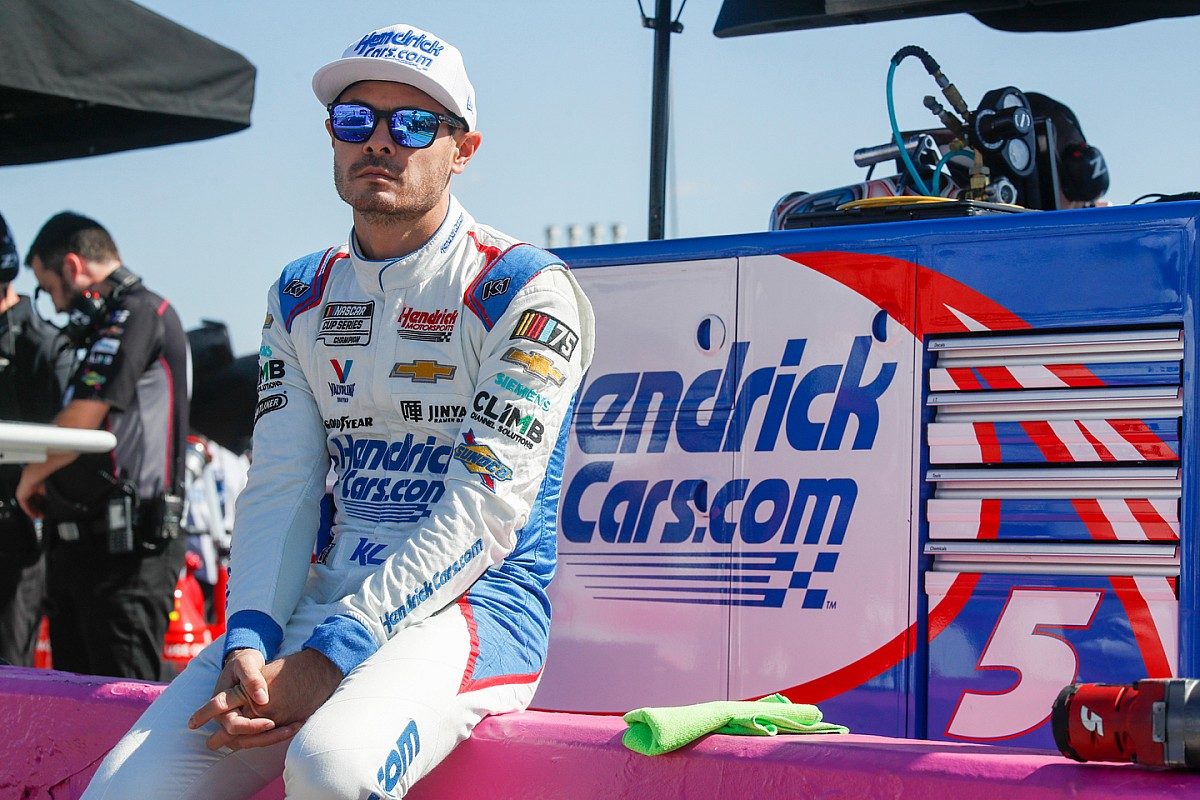 Larson&#8217;s Pit Road Mishap: A Regretful Consequence Driving Determination