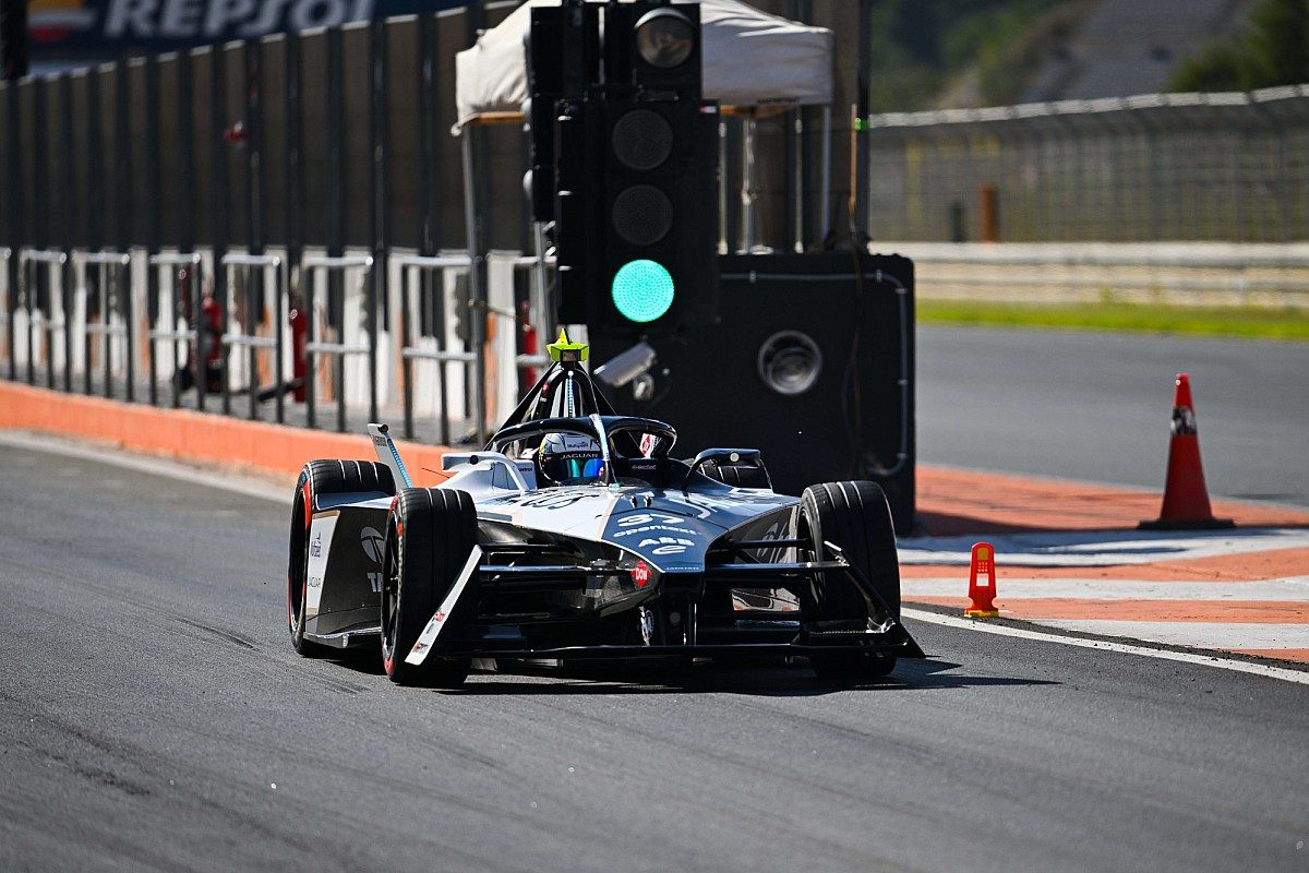 Cassidy ensures Jaguar clean sweep as Formula E Valencia testing ends