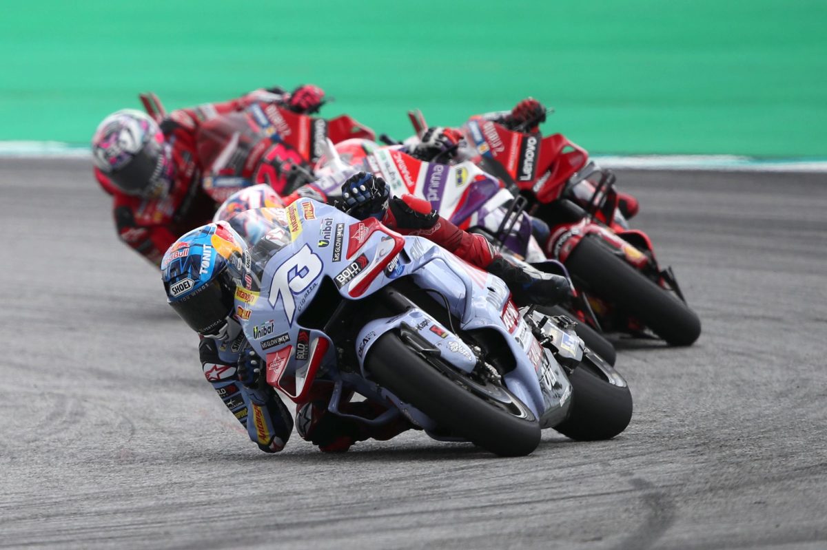 Martin cuts into Bagnaia&#8217;s lead again as Marquez dominates sprint