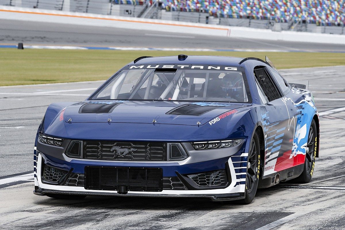 Prepare for the Ultimate Ride: Ford&#8217;s Ferocious &#8216;Dark Horse&#8217; Mustang Gallops into the 2024 NASCAR Cup Season