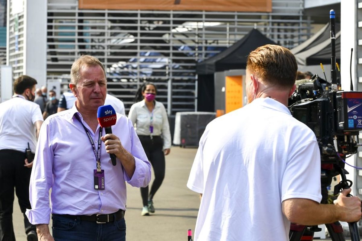 Unforgettable encounter with Brundle and Machine Gun Kelly: Embarrassment and laughter ensue!