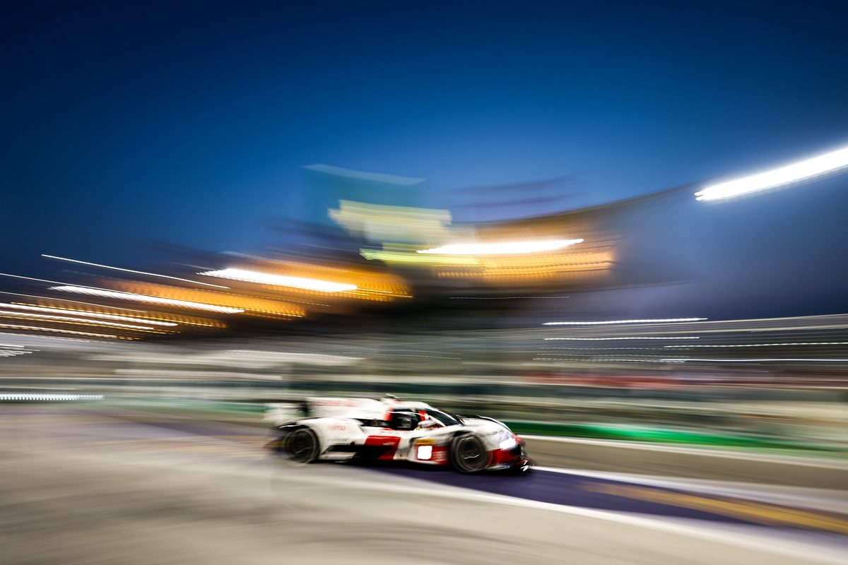 Hirakawa leading Toyota 1-2 after six hours in Bahrain