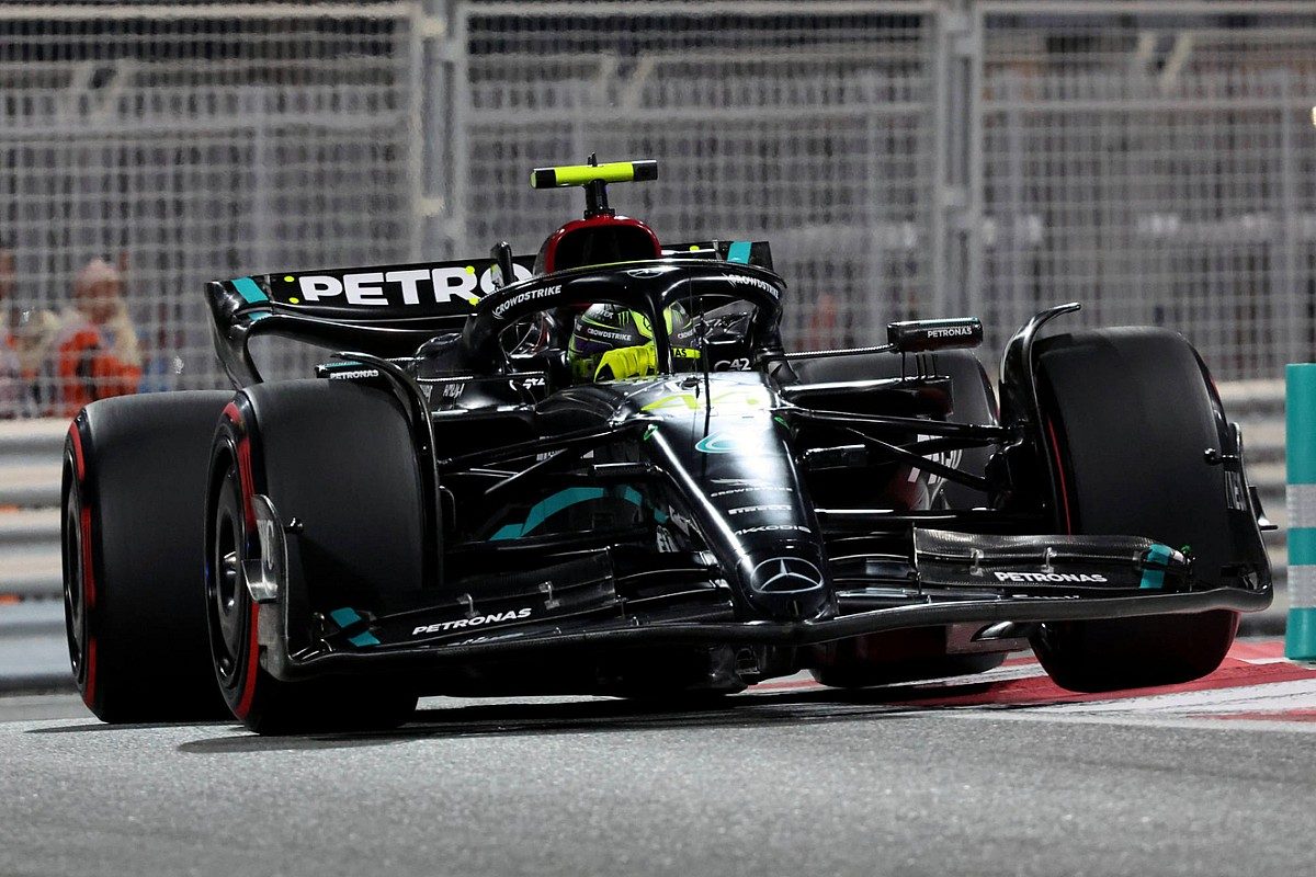 Hamilton: Mercedes &quot;more inconsistent than ever&quot; in F1 Abu Dhabi qualifying