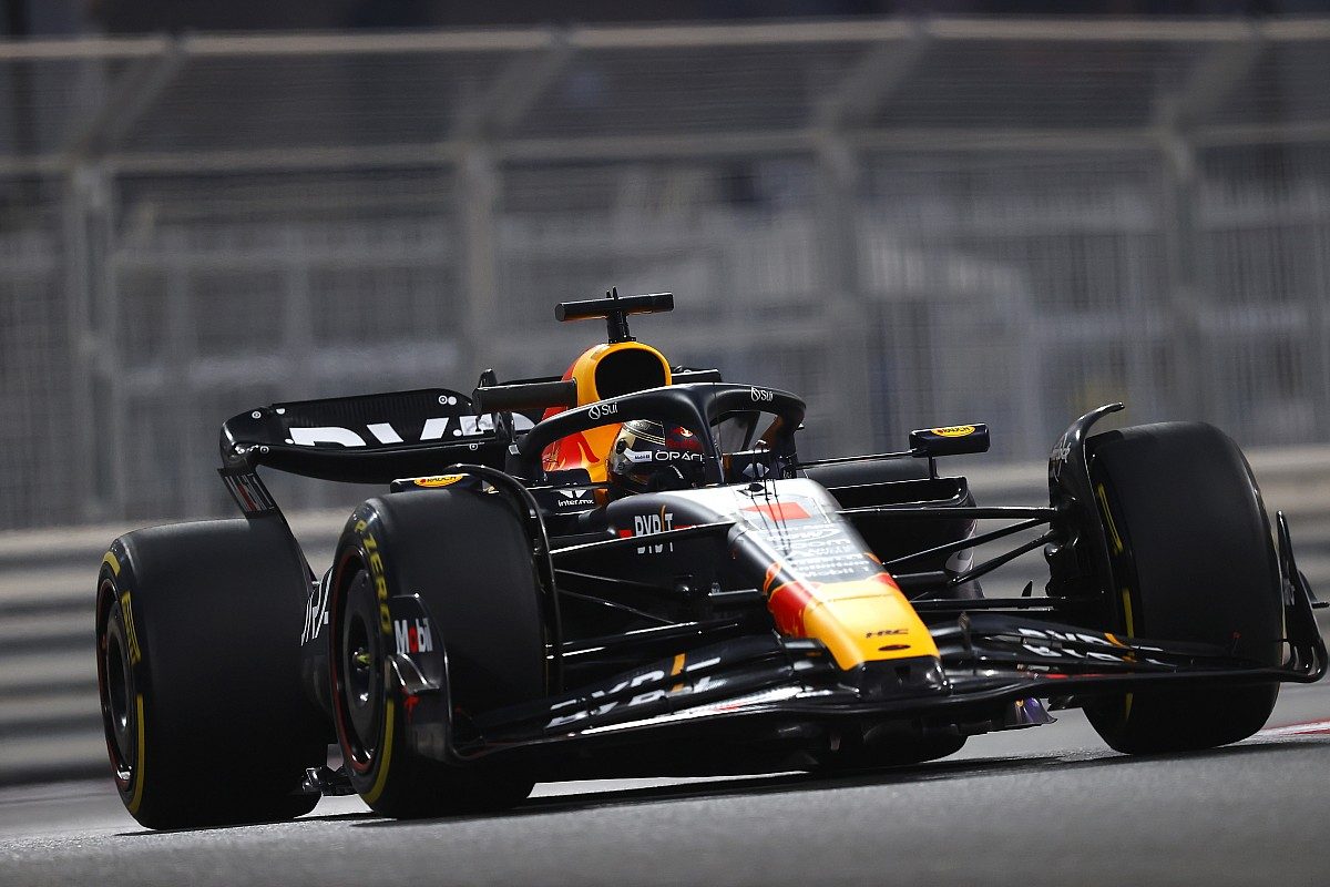 Verstappen Exhibits Stellar F1 Skills amid Chaotic Pitlane Drama in Abu Dhabi Practice