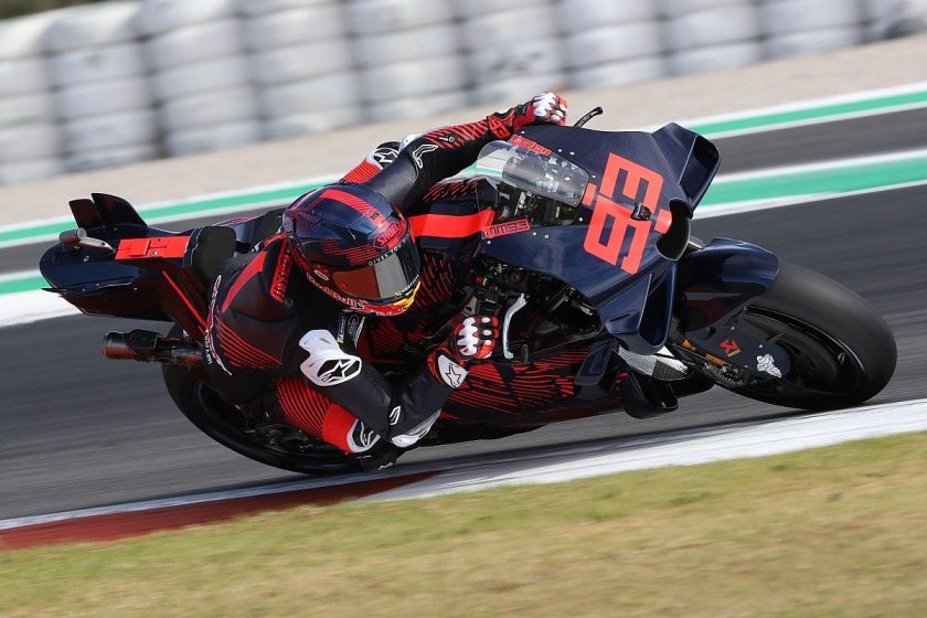 Vinales Dominates Valencia MotoGP Test as Marquez Shines on Ducati Debut