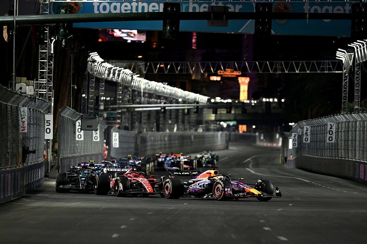 The Battle for Supremacy: Verstappen&#8217;s Unsettling Lead and Leclerc&#8217;s Call for Justice in F1 Las Vegas GP