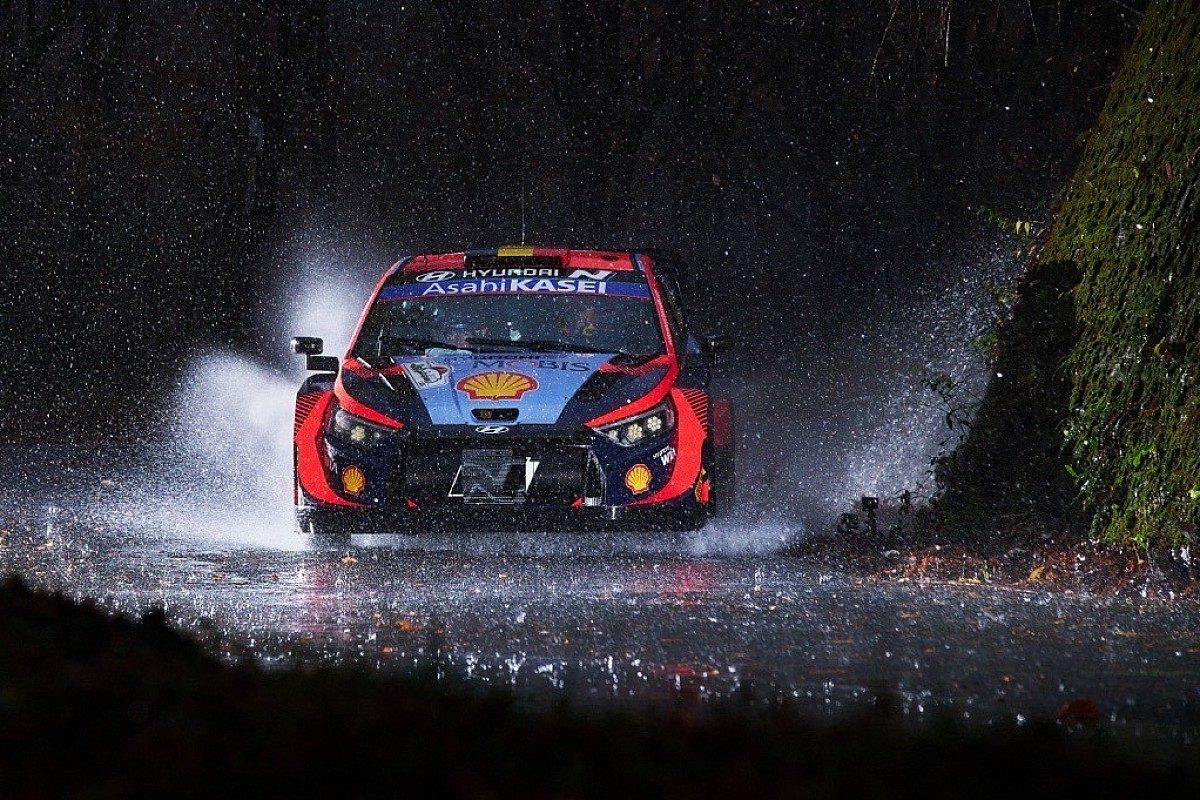 Explosive Turn of Events: Neuville&#8217;s Crash Alleviates Title Threat for Evans in WRC Japan