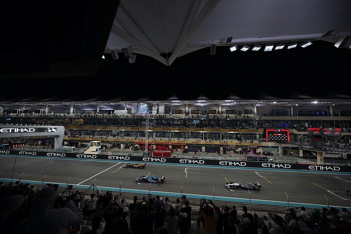 The Ultimate Guide to the F1 Abu Dhabi GP: Spectacular racing, thrilling start time, top-notch viewing options, and the star-studded starting grid
