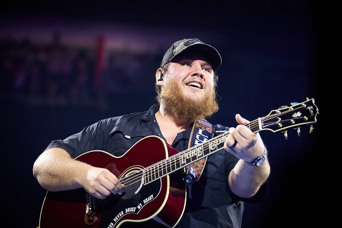 Unforgettable Fusion: Epic Performances by Luke Combs and Post Malone Set to Ignite IndyCar&#8217;s Epic Doubleheader at Iowa