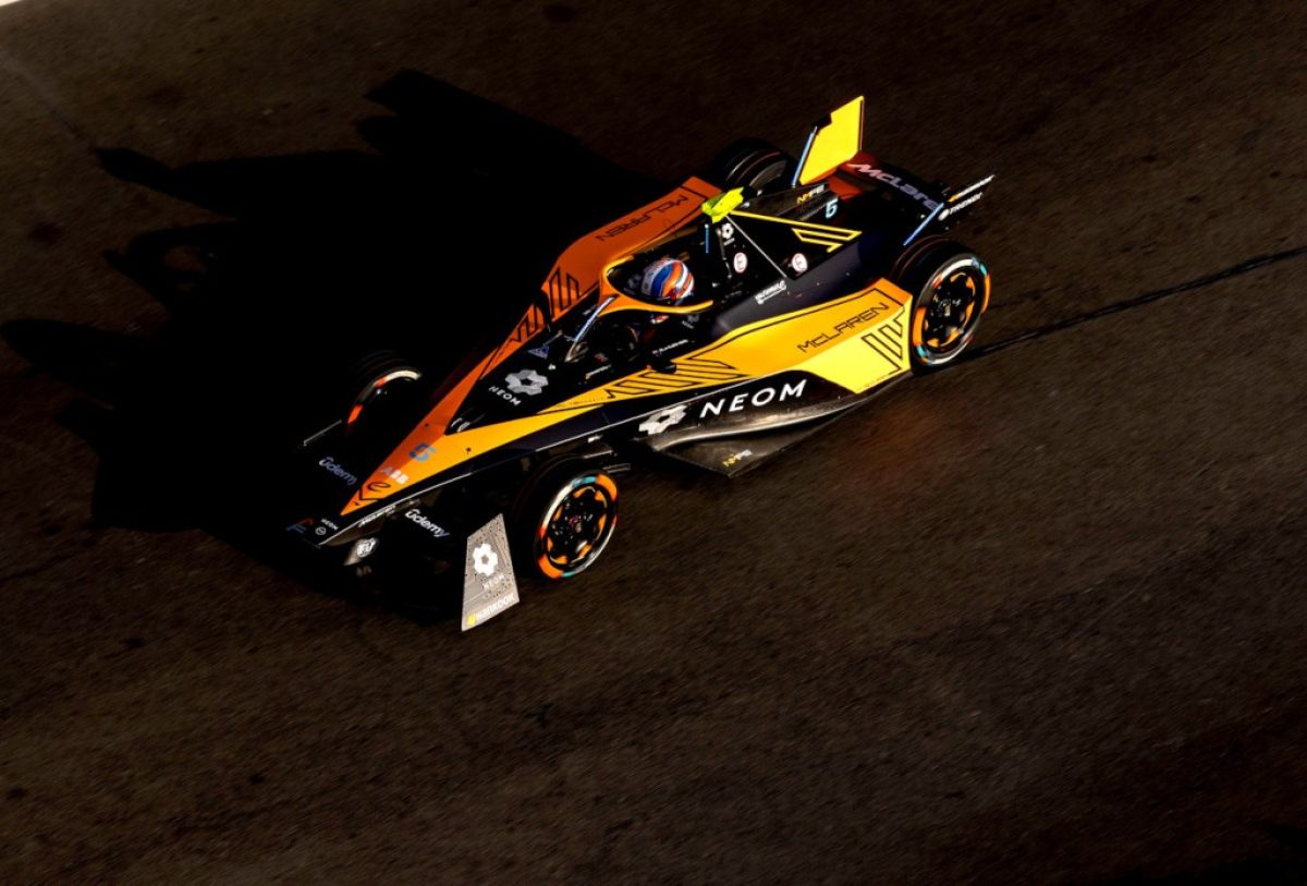 McLaren&#8217;s Hughes tops opening Formula E practice in Mexico City