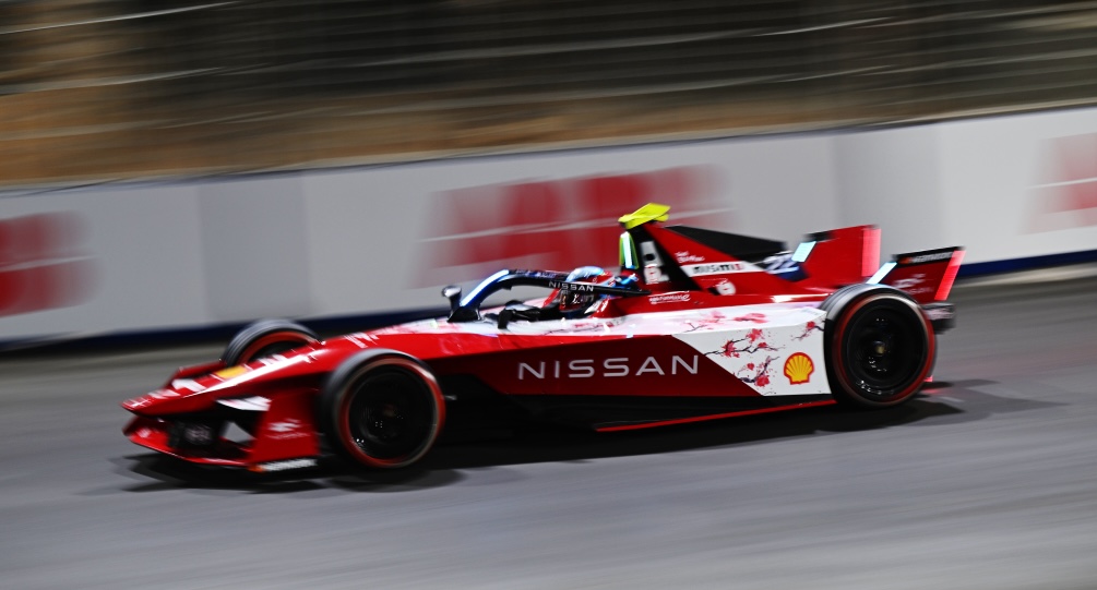 Rowland dominates the track in thrilling opening Diriyah Formula E practice