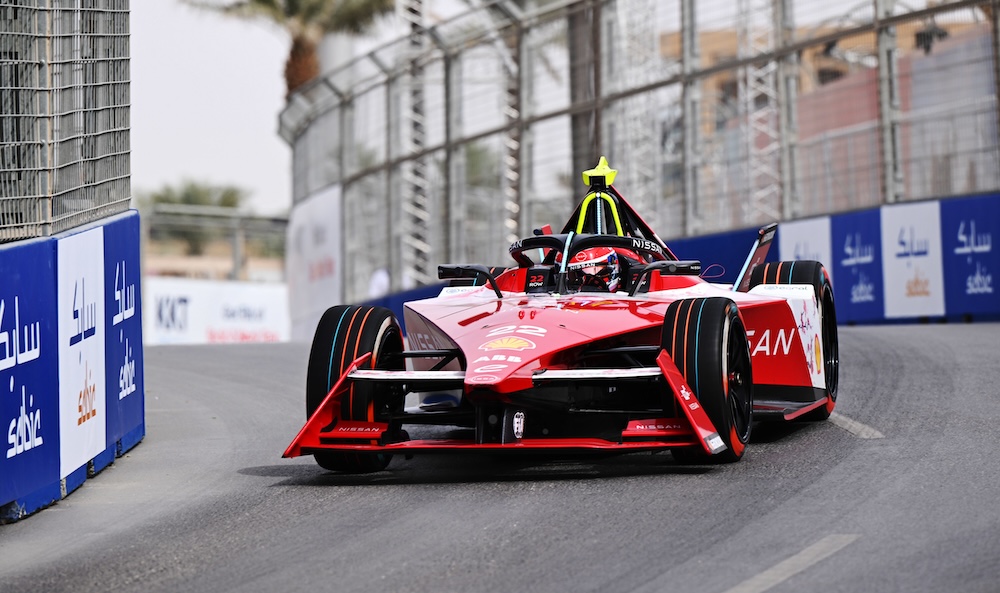 Rowland dominates the qualifiers, securing pole position for the thrilling Diriyah E-Prix