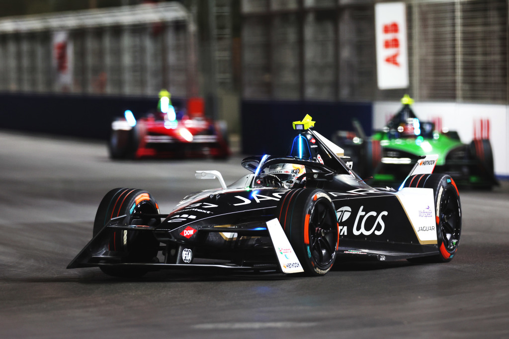 Electrifying Victory: Cassidy Triumphs at Diriyah E-Prix for Jaguar
