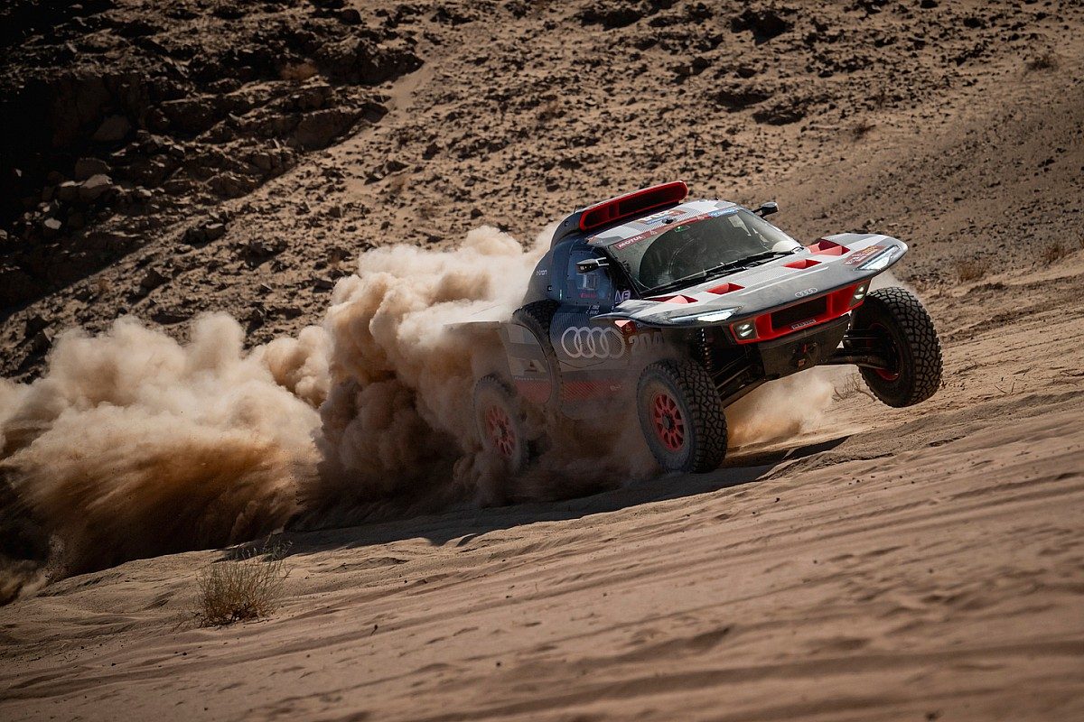 Carlos Sainz: Braving the Storm – Seizing the Challenge at the Dakar Rally