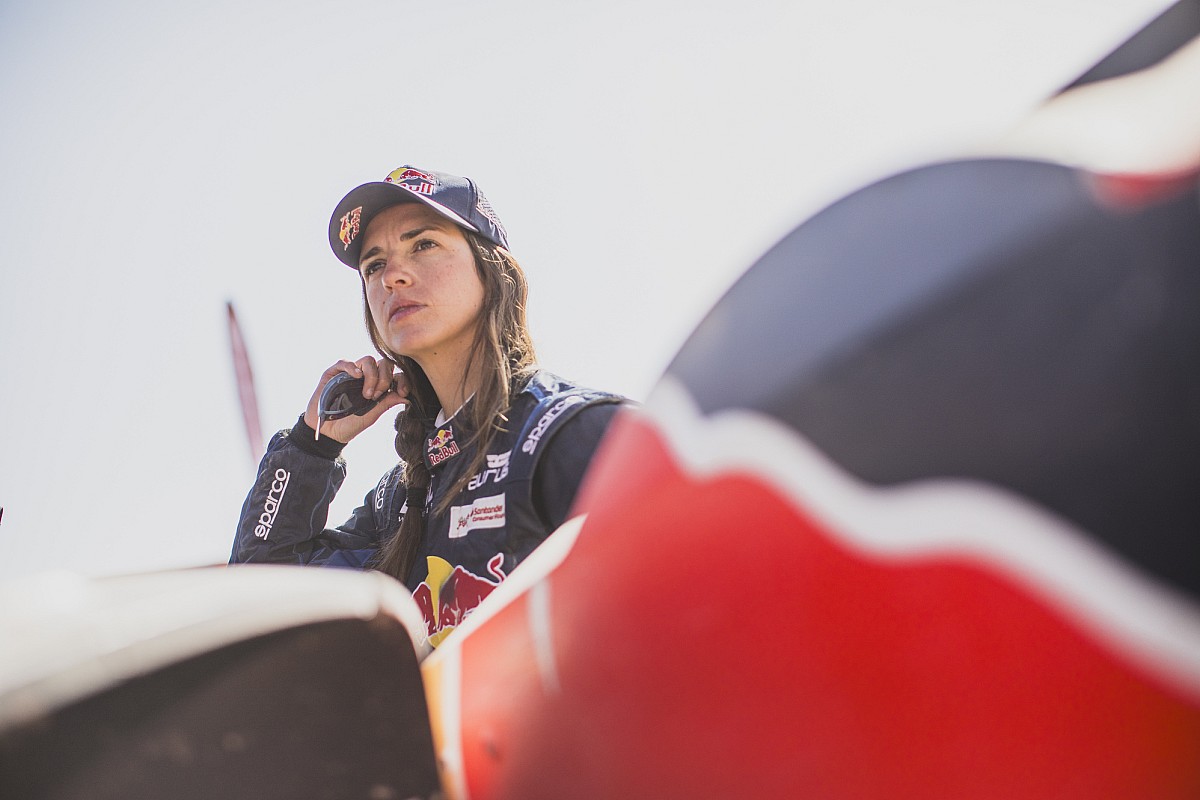 Interview with Cristina Gutierrez: &quot;I see Carlos Sainz as incombustible&quot;