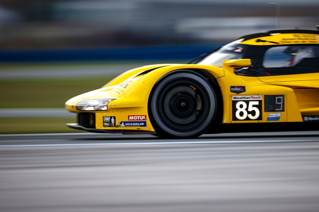 JDC leads privateer Porsche duo at the top of Roar session four