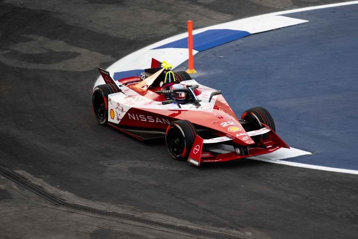 Electrifying Start in Diriyah: Rowland Dominates Extended First Practice Session at E-Prix