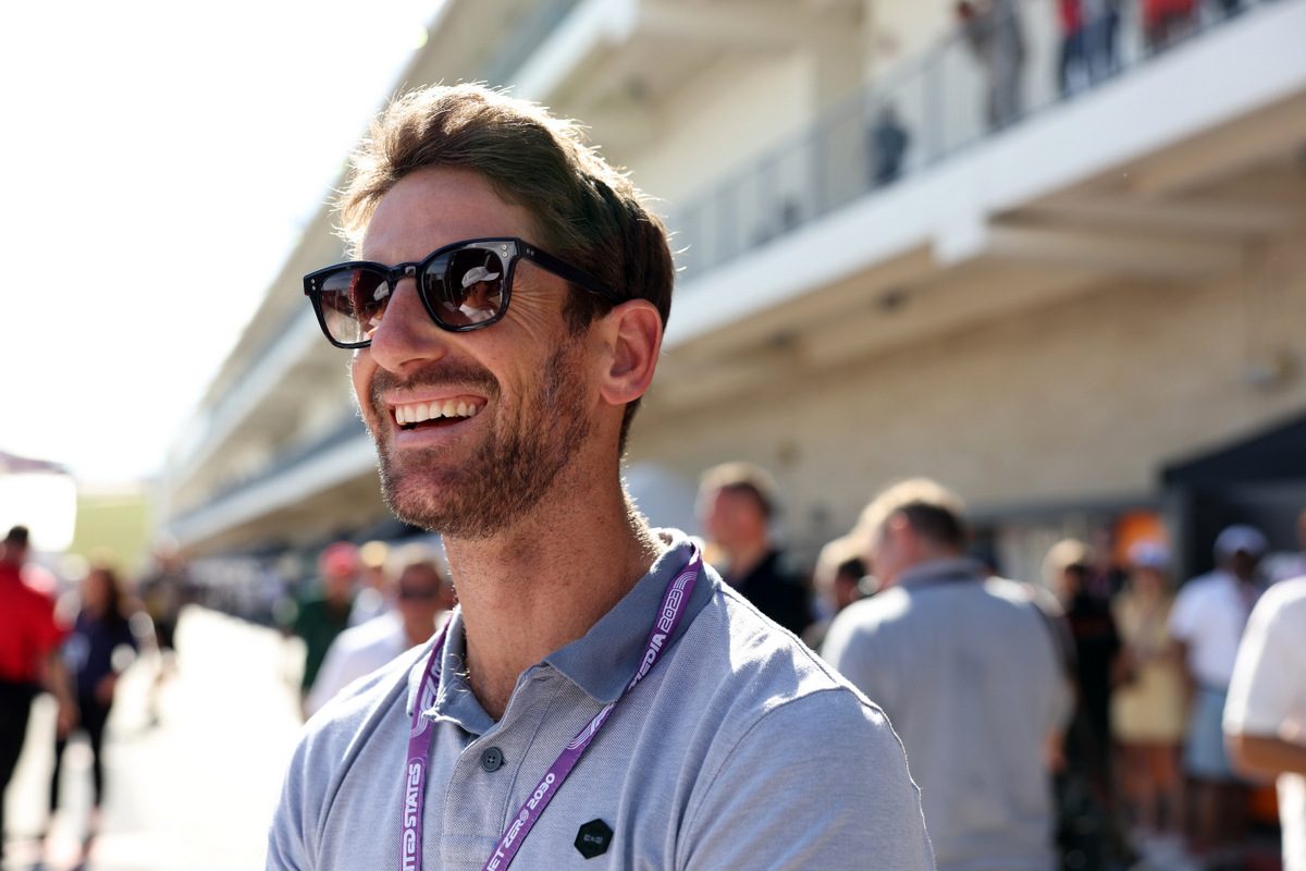 Grosjean reveals reason behind Mercedes F1 test delay