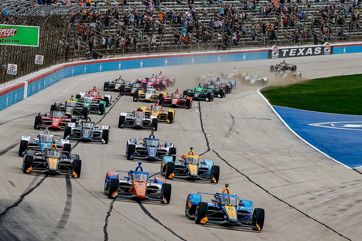 Revving Up for Freedom: IndyCar Keeps its Options Open for Thrilling Texas Return in 2025