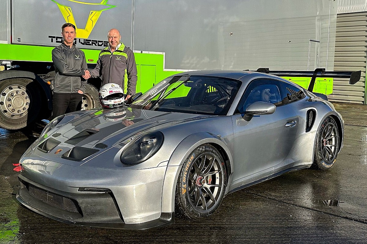 Lloyd Takes on New Challenge: Switches to Porsche Carrera Cup GB after BTCC Success