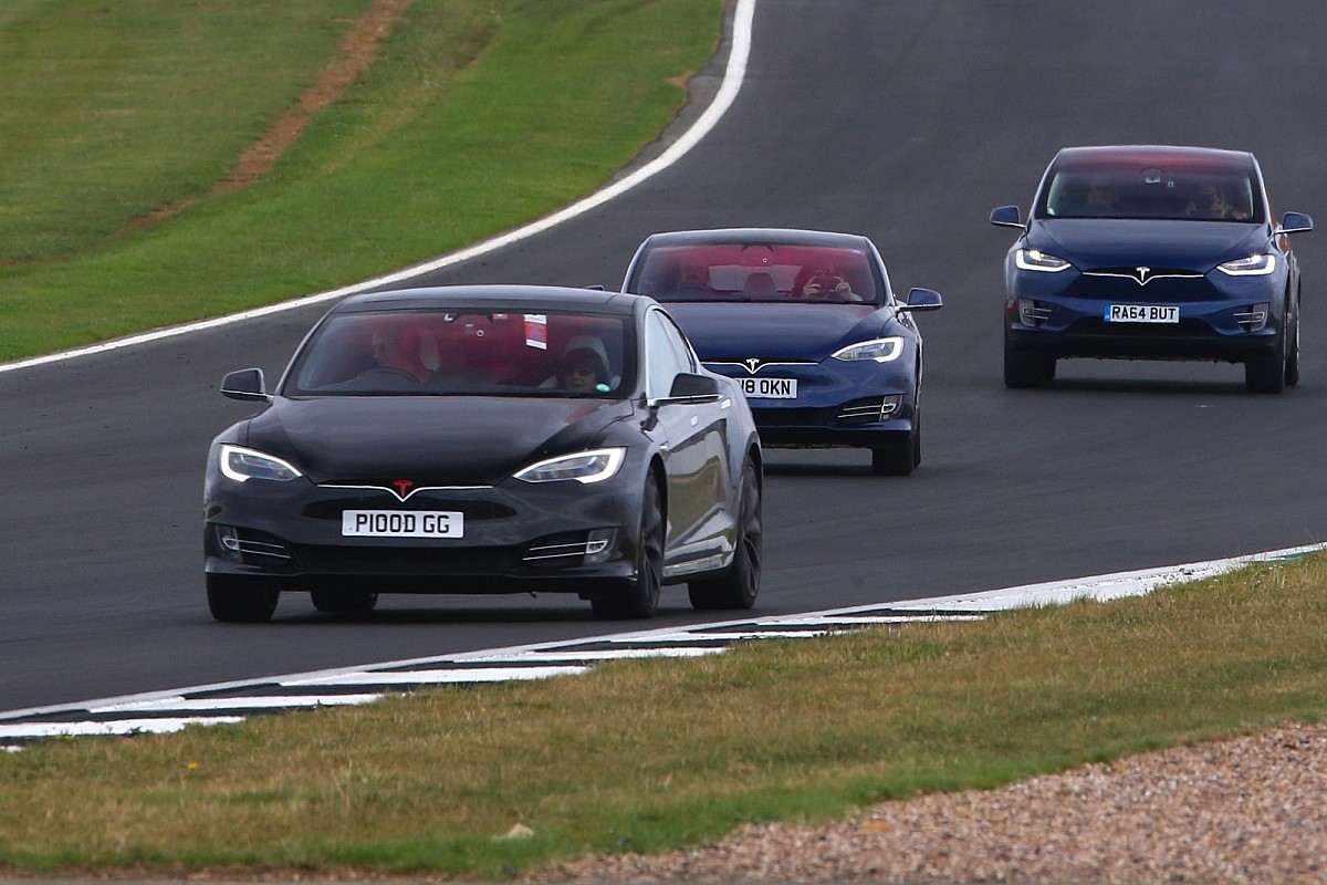 Revving into the Future: Anglesey Circuit Ignites Pure Adrenaline by Banning Electric and Hybrid Vehicles from Trackdays