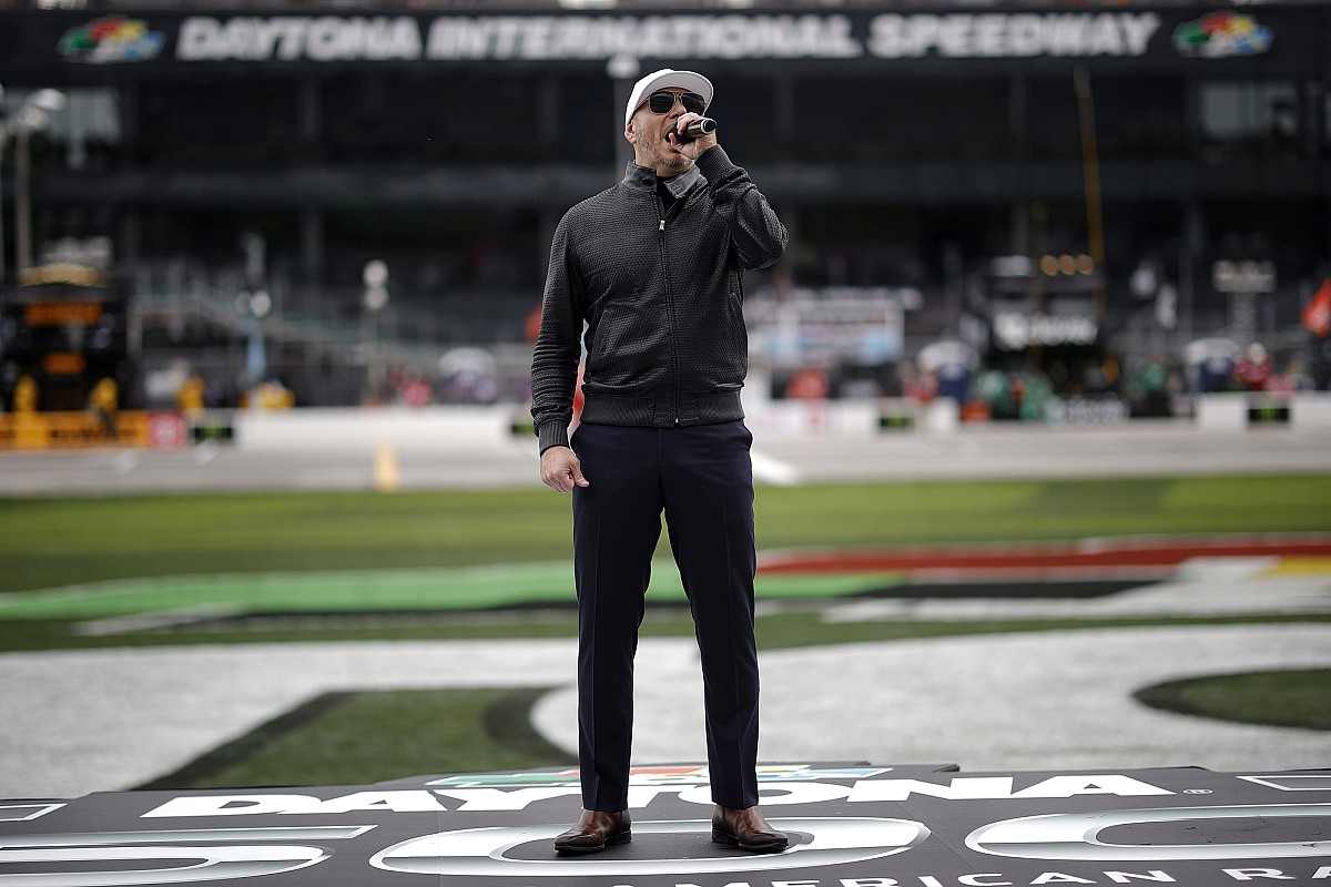 Pitbull ignites the stage with a high-octane Daytona 500 pre-race performance