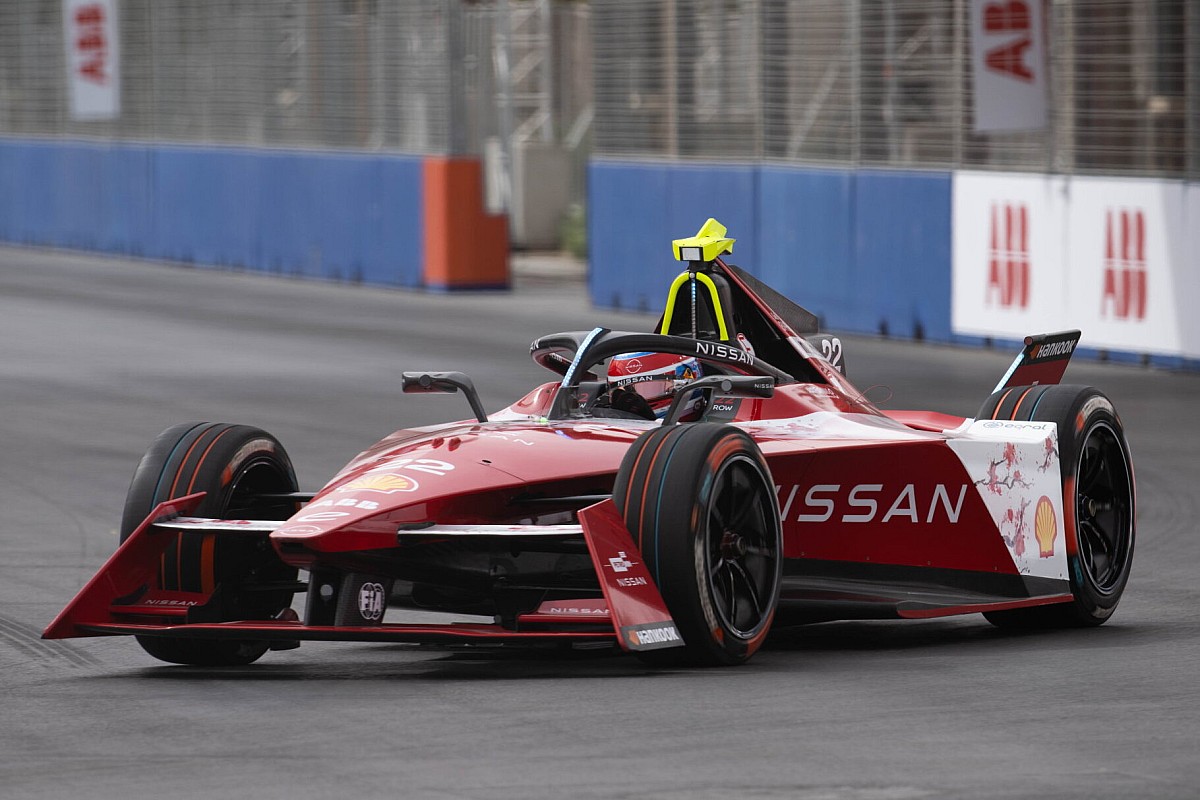 Electrifying Showdown: Rowland Claims Dominant Pole Position in Diriyah E-Prix Battle against Frijns