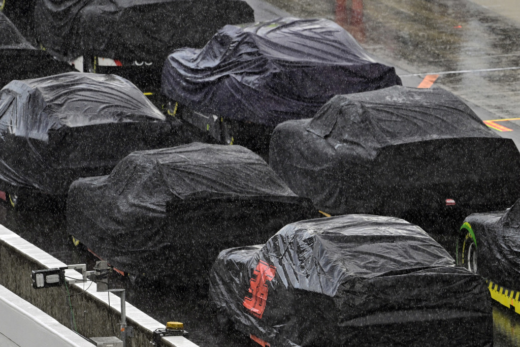 Adversity on the Fast Track: Daytona 500 Final Practice Washed Away by Rain