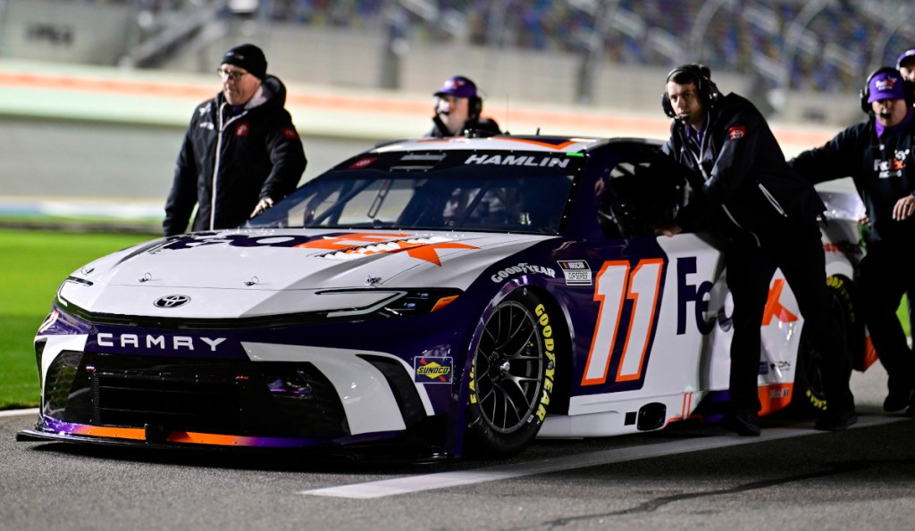 Hamlin Dominates Manufacturer-Clustered Daytona 500 Practice with Impressive Performance