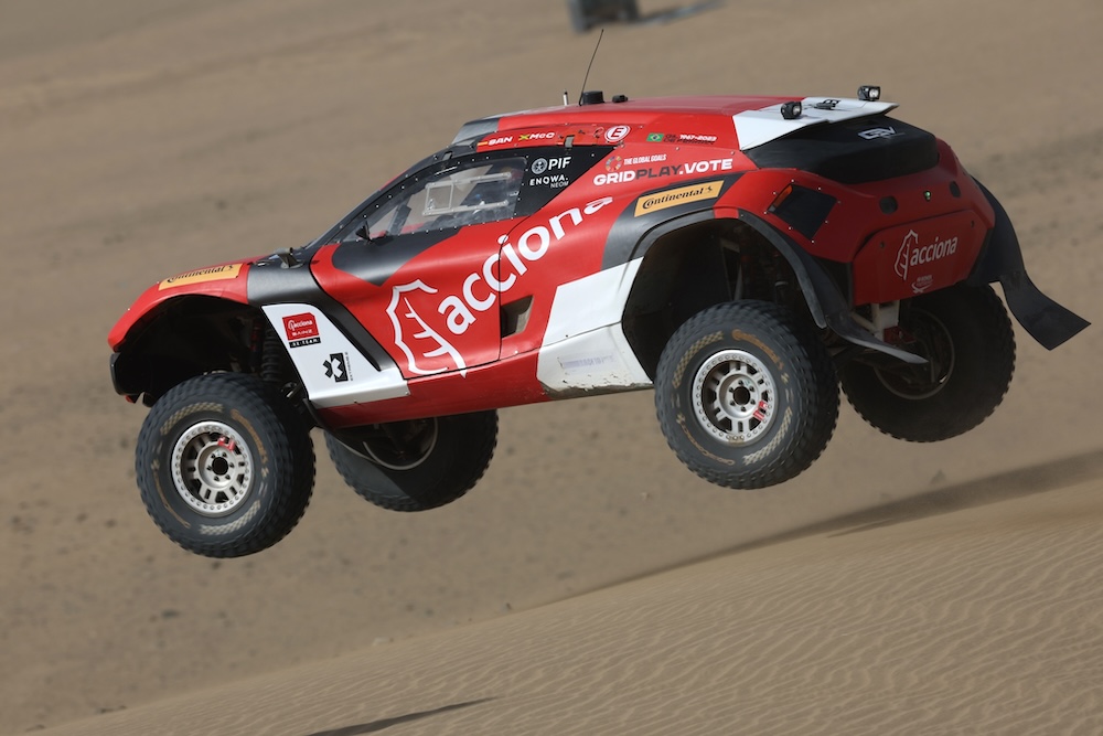 Thrilling Victory: Acciona Sainz Dominates Desert X Prix with Skill and Precision