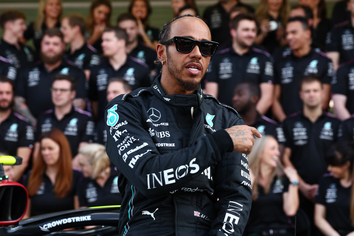 Mercedes announce Hamilton F1 exit at the end of 2024