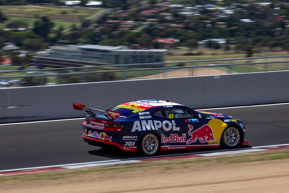 Bathurst 500: Brown holds off Mostert to score Sunday Supercars win