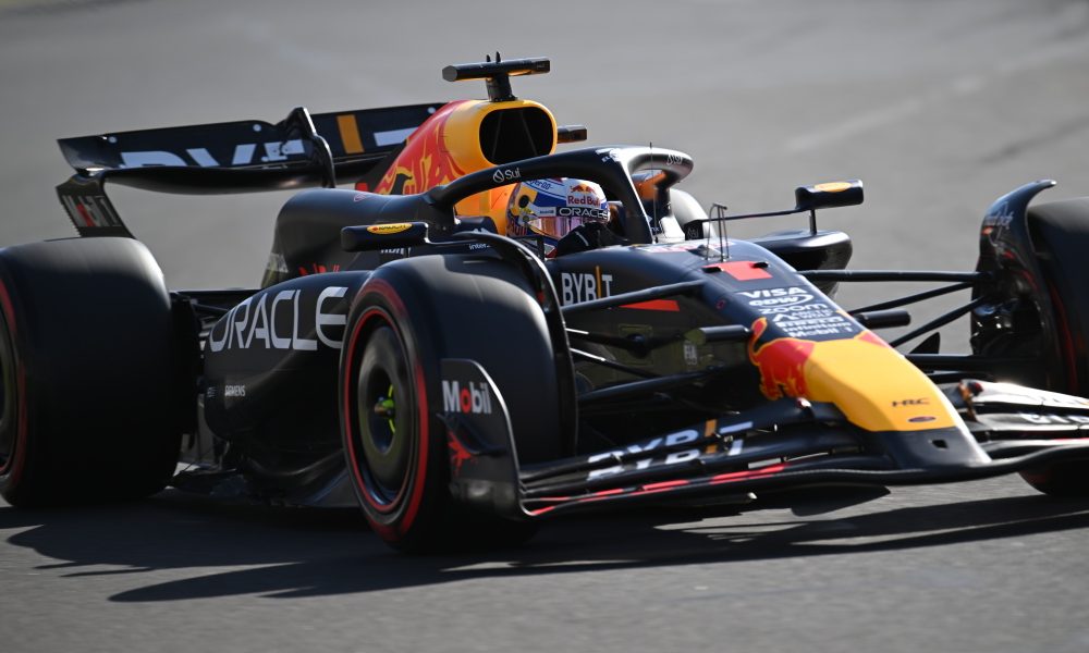 Verstappen Secures Pole Position in Thrilling Qualifying Session for Australian Grand Prix, Outpacing Sainz in Style