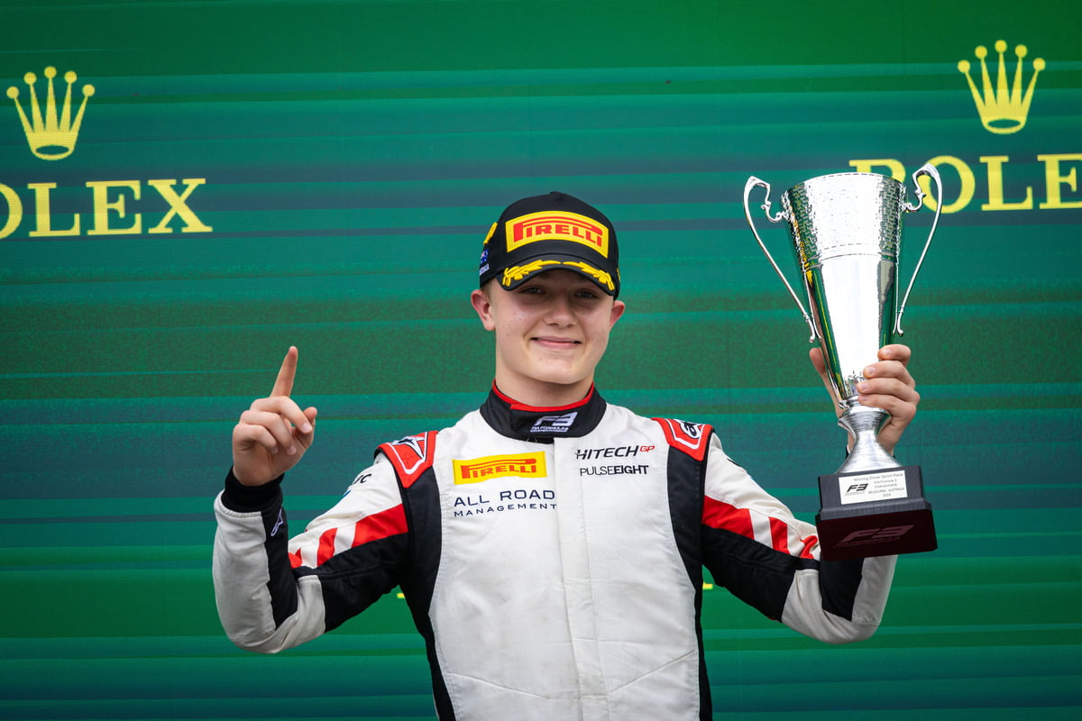 The Race for Victory: Stenshorne Triumphs over Lindblad in Australia F3 Sprint Showdown